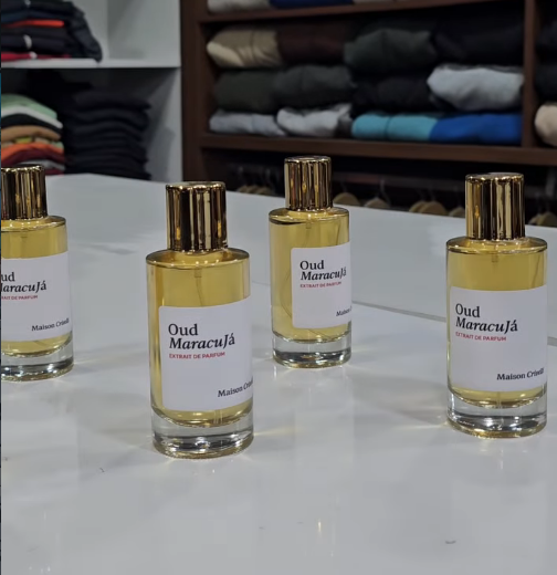Oud Maracuja Extrait de Parfum Array at Levantoz